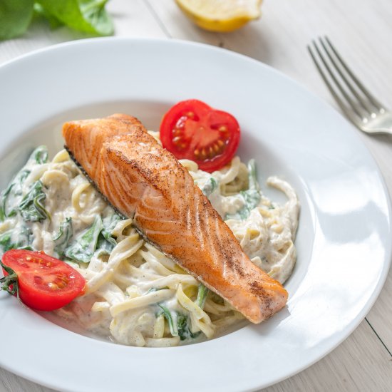 Creamy Spinach Courgetti & Salmon