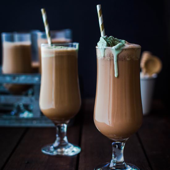 Mint Chocolate Milkshakes