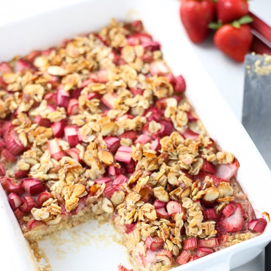 Strawberry Rhubarb Baked Oatmeal