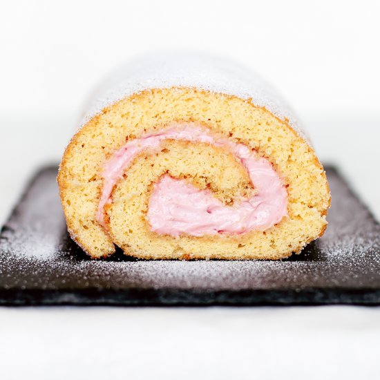 Strawberries ‘n’ Cream Cake Roll