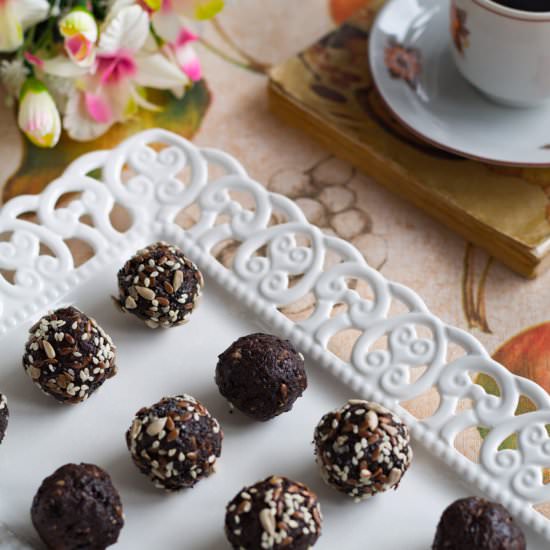 Prune Cocoa Energy Balls