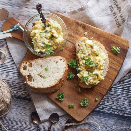 Egg salad with bacon