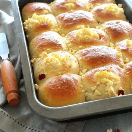 Light & Fluffy Dinner Rolls 2 Ways