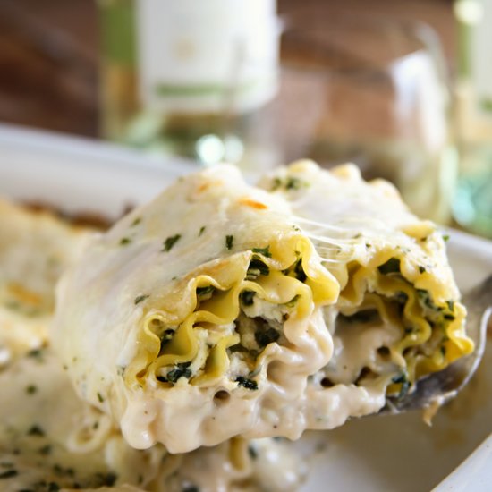 Chicken Spinach Alfredo Lasagna Roll