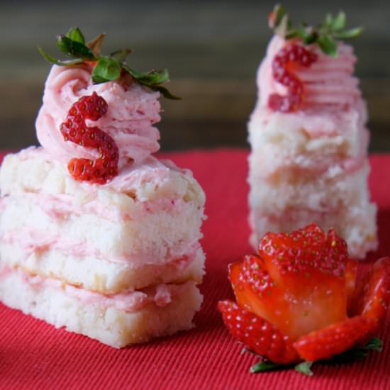 Strawberry & Cream Cakes