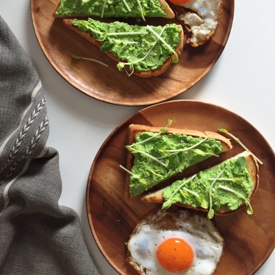 Pea and Mint Pureé Toast