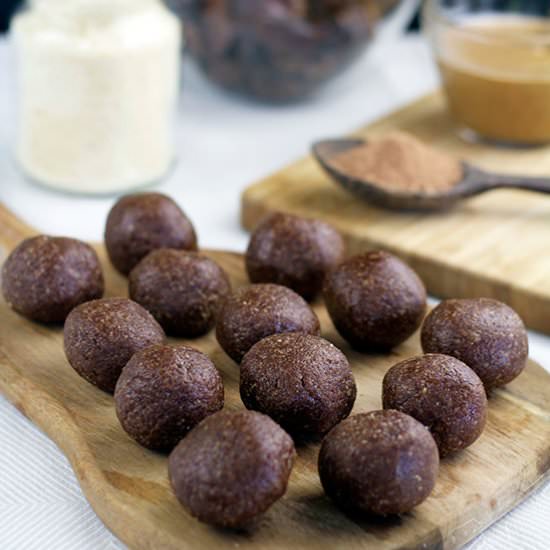 Date, Cocoa & Almond Flax Balls