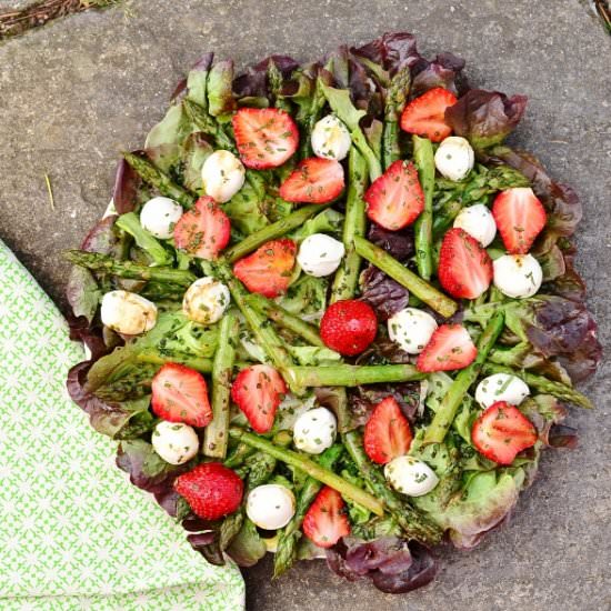 Grilled Asparagus Strawberry Salad