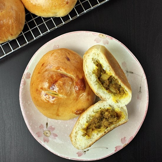 Chicken Curry Bread Rolls