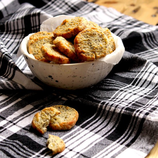 Poppyseed cheese biscuits