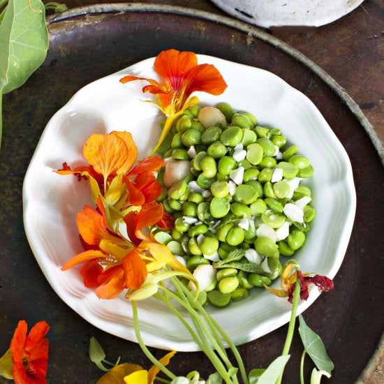 English Peas and Macadamia Nuts Salad