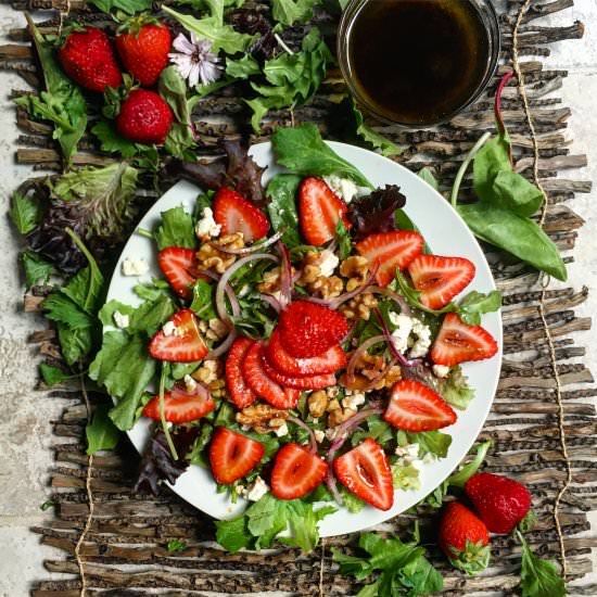 Strawberry Mixed Greens Salad