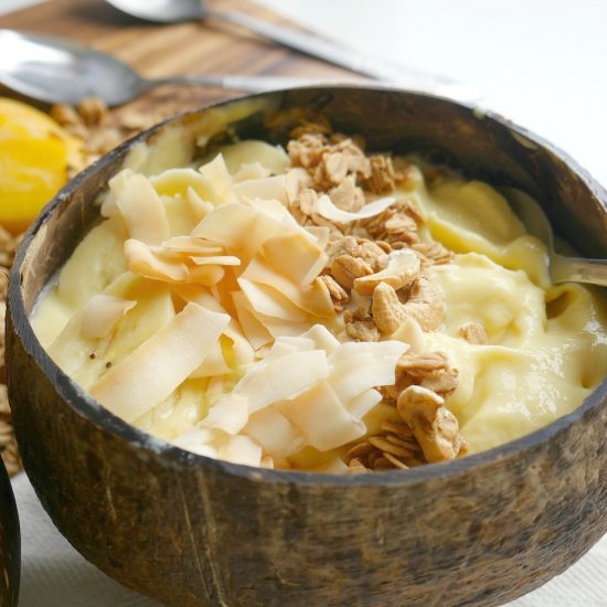 Pineapple Coconut Smoothie Bowl