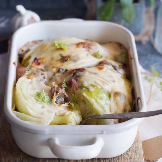 Young cabbage baked with bechamel