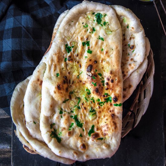 Restaurant Style Indian Garlic Naan