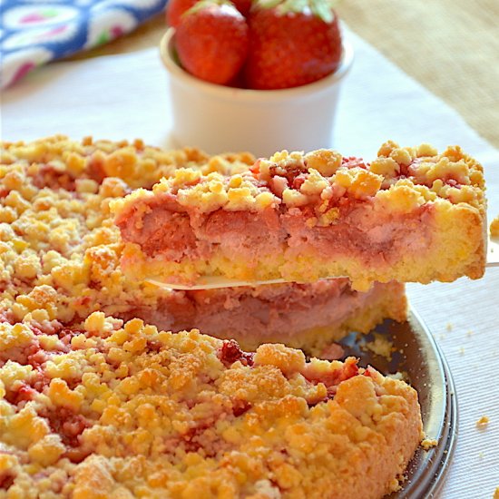 Delicious Strawberry Crumble Cake