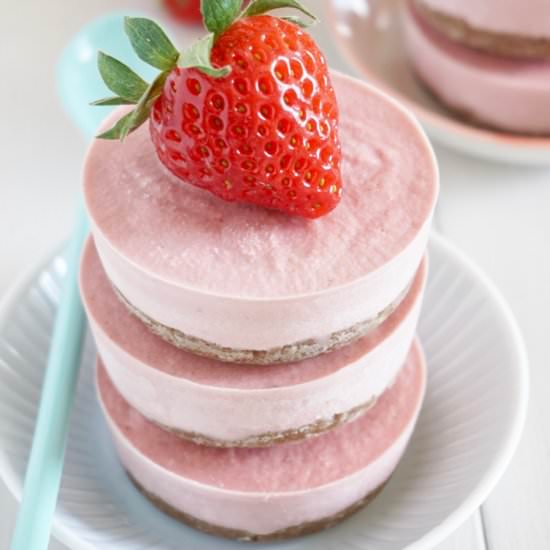 Vegan No Bake Strawberry Cheesecake