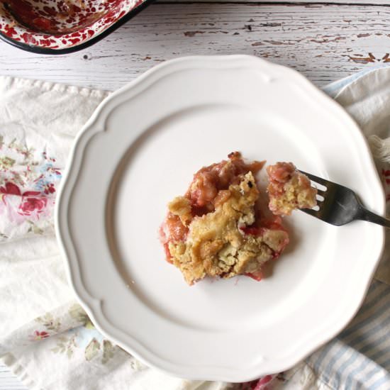 Strawberry Rhubarb Dump Cake