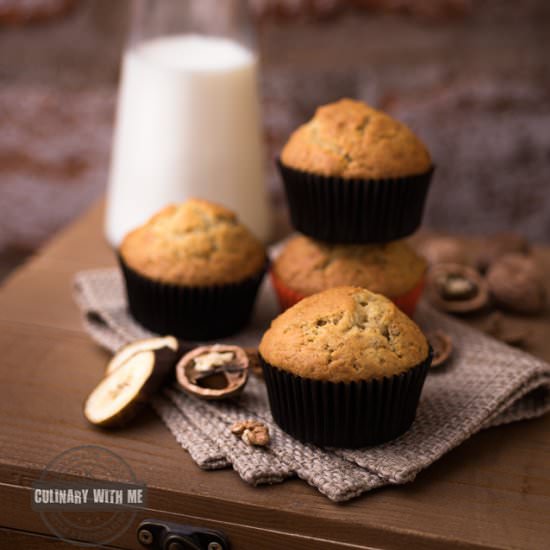 Banana and walnut muffins