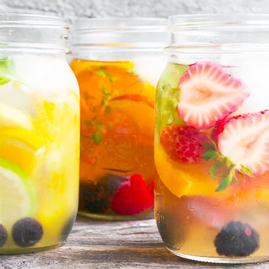 Cold Brewed Iced Tea with Fruit