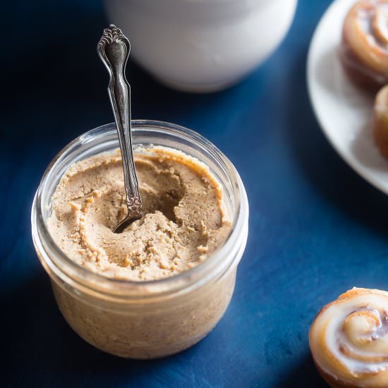 Cinnamon Roll Cashew Butter