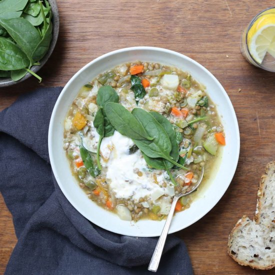 Lentils with vegetables and yoghurt