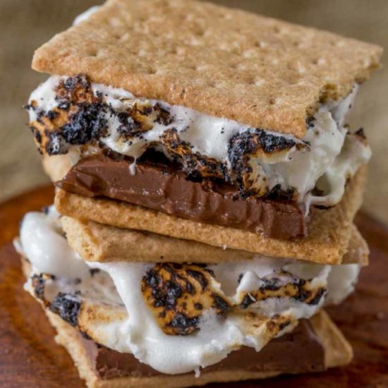 How to make S’mores (4 Ways!)