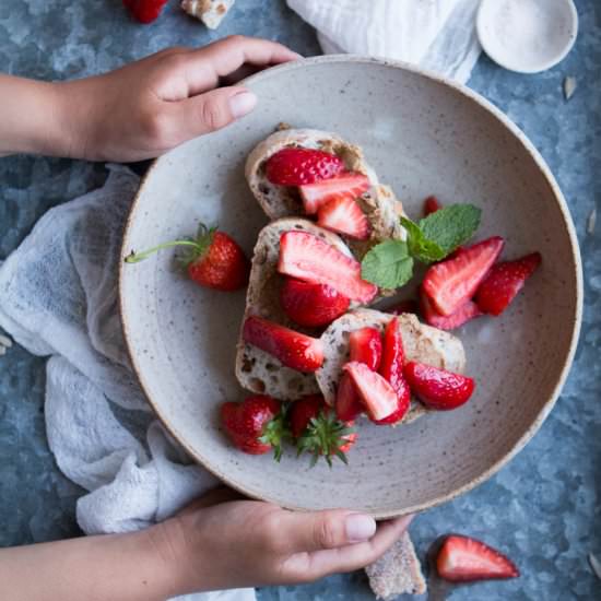 Vegan toasties with strawberries