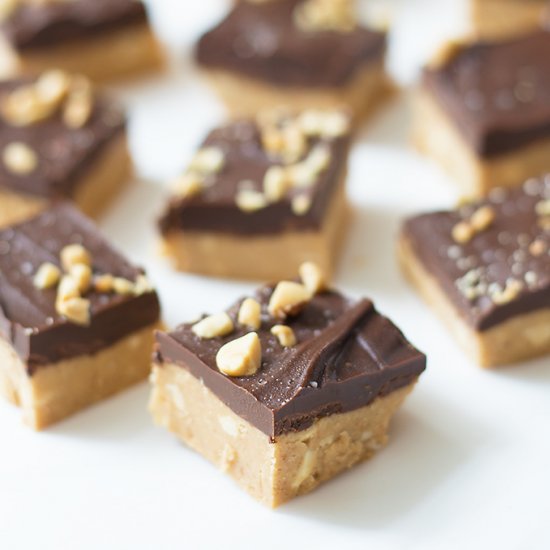 Crunchy peanut fudge bars