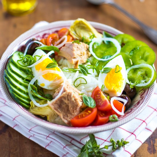 Fresh Salad with Veggies and Eggs