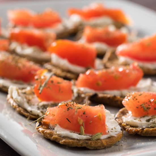 Vegan Tomato Cream Cheese Crackers!