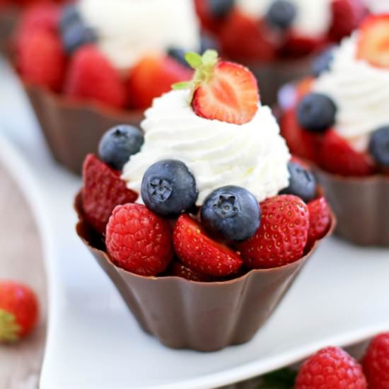 Pudding Chocolate Cups with Berries