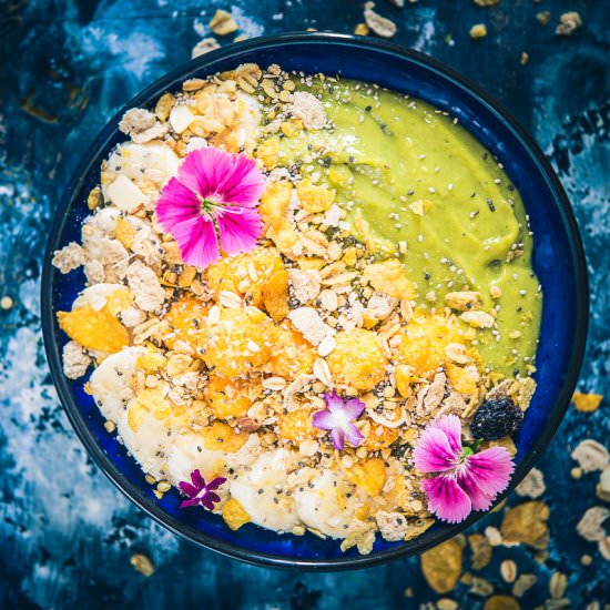 Banana Mango Green Smoothie Bowl