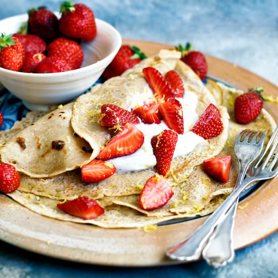 Vegan Strawberry Crêpes