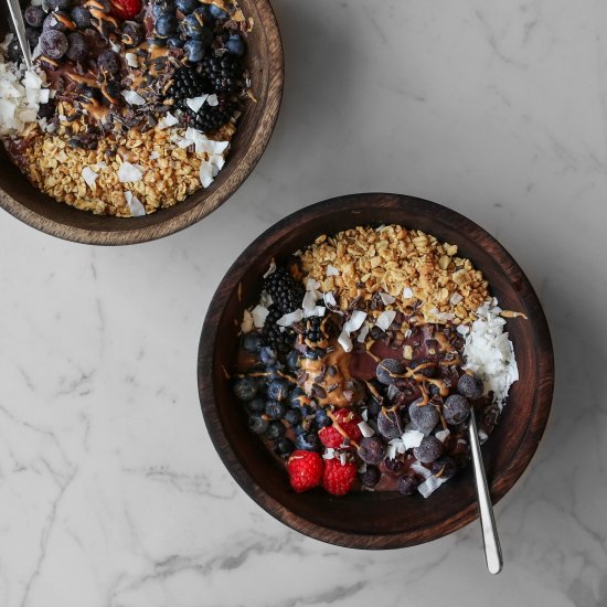 Acai Bowl with cacao nibs