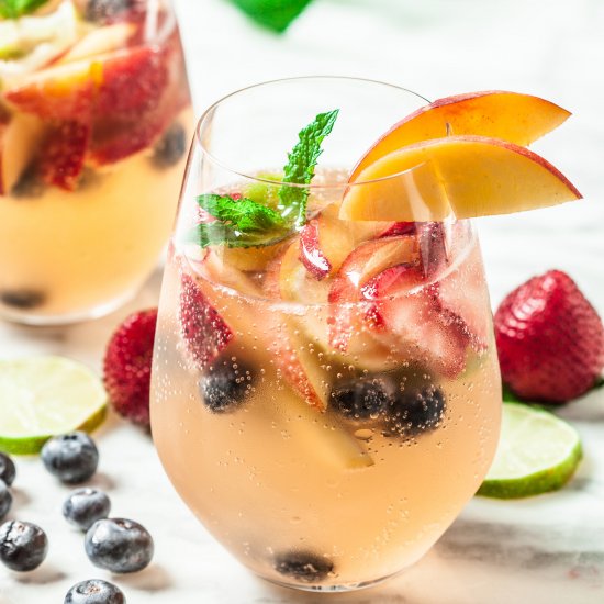 summer berry sangria