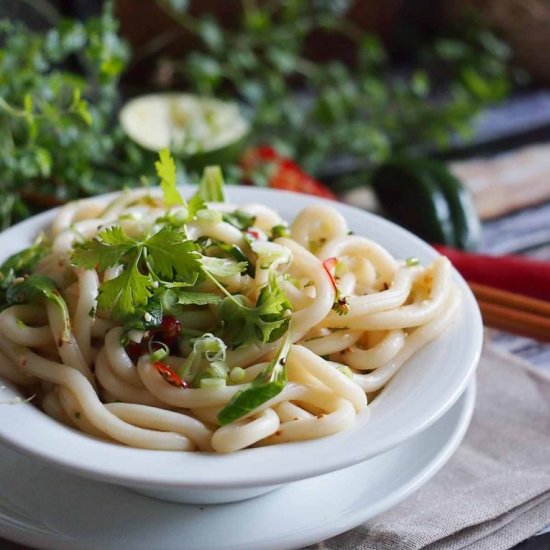 Udon noodle salad with chilli