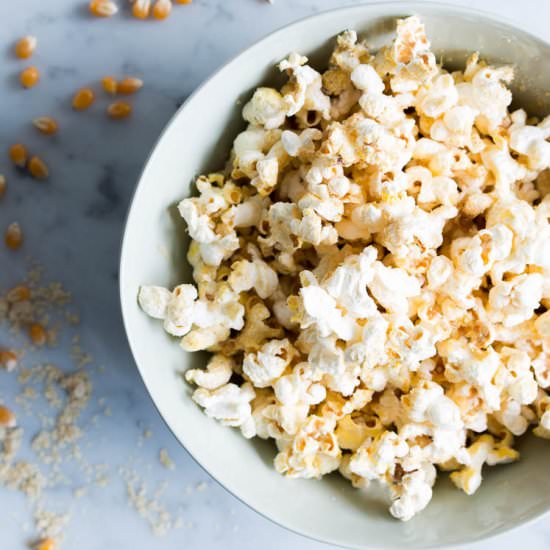 Oil free Vegan ”Cheese” Popcorn