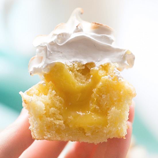 Fluffy Lemon Meringue Cupcakes