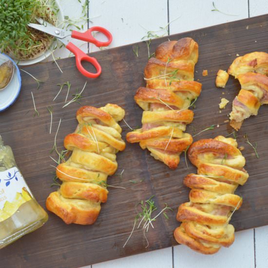 Cut your Croissant the Swedish Way!