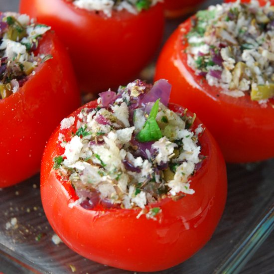 Stuffed tomatoes with herbs