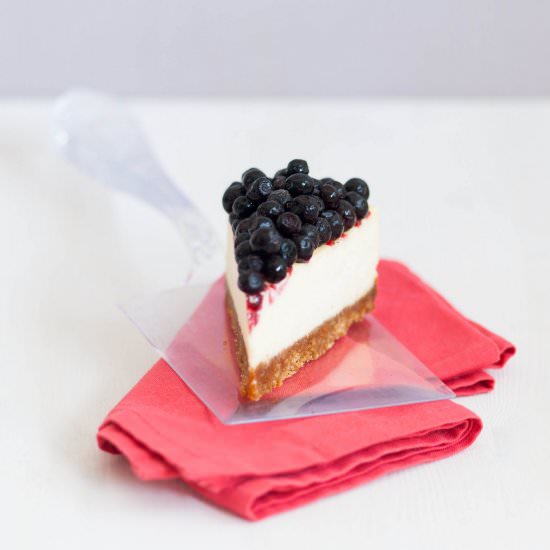 Cheesecake with blueberries