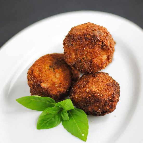 Mozzarella-stuffed arancini