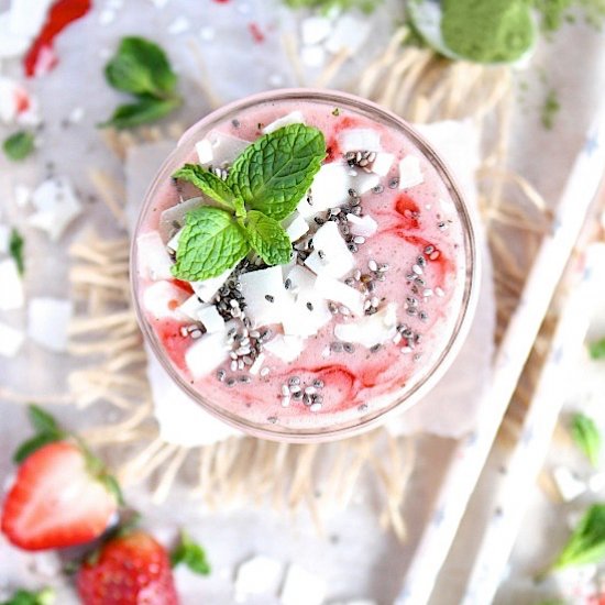 Strawberry Matcha Mint Smoothie