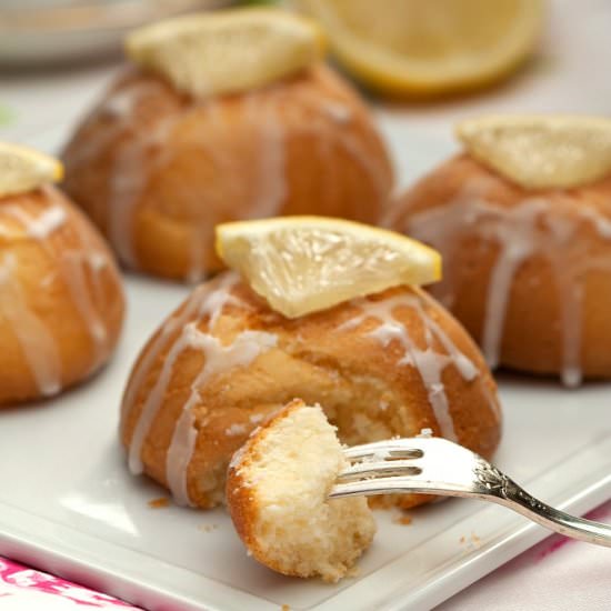 Lemon and Oil Cakes