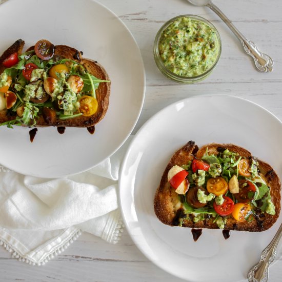 Bruschetta with Arugula Pesto