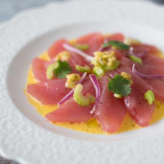 Tuna cheviche with passion fruit