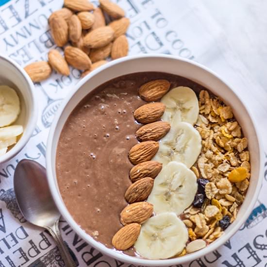 Almond Chocolate Smoothie Bowl