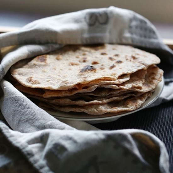 Simple 4 Ingredients Flour Tortillas