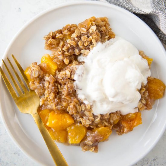 Slow Cooker Peach Cobbler